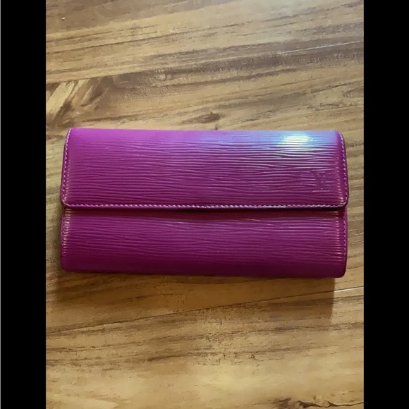 Louis Vuitton Pink Epi Leather Chain Wallet - Picture 2 of 15